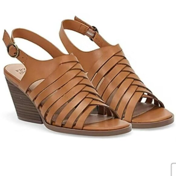 FRYE AND CO. Shoes - Frye women tan sandals NWT Sz 9 Boho Cottage Church Summer Wedding Guest